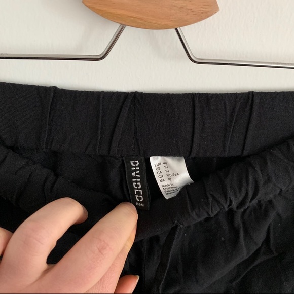 3/20$ Divided H&M Black Shorts with Drawstring - Picture 2 of 3
